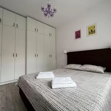 Apartment Lovely 1-bedroom With Patio
